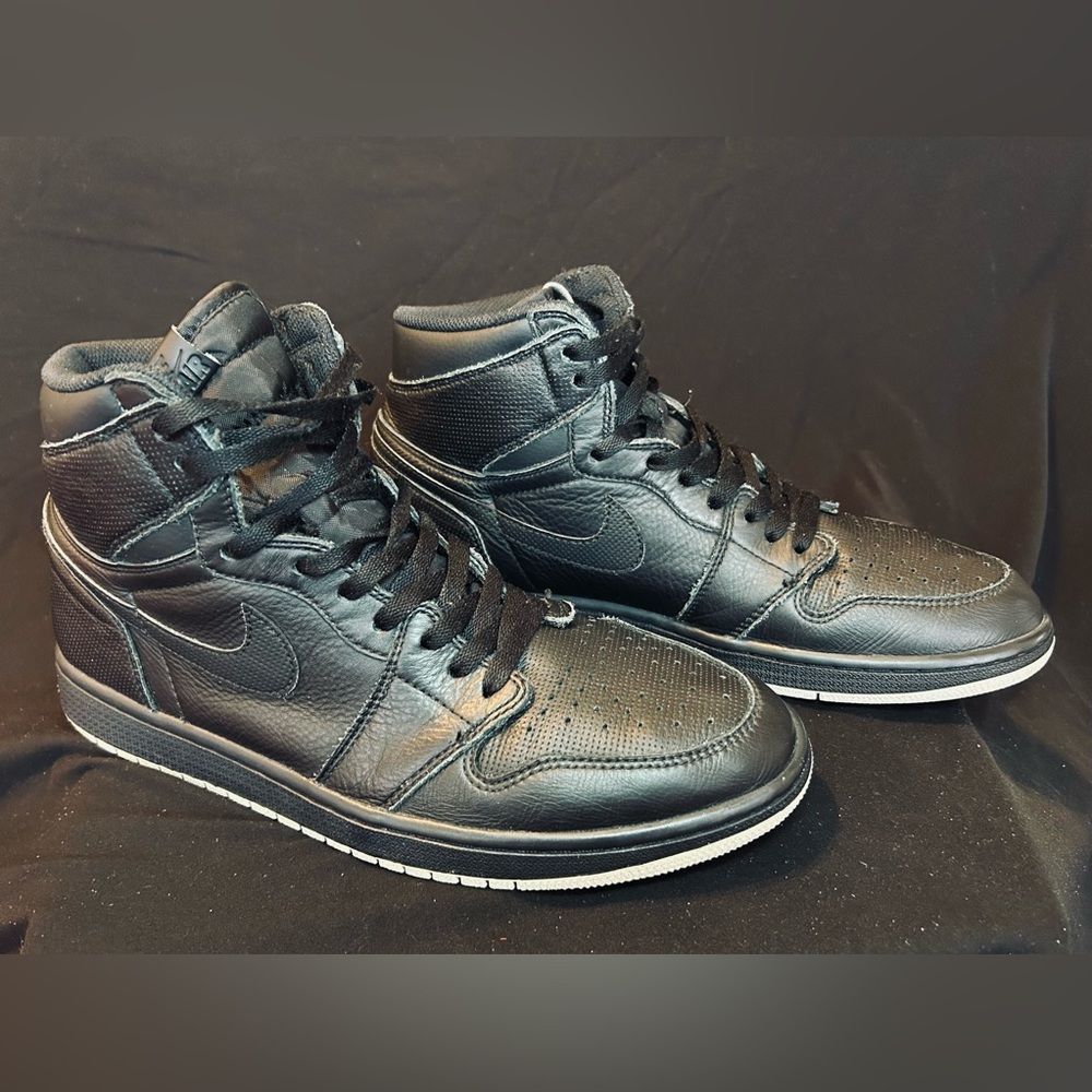Jordan 1 Retro Black Perforated size 12